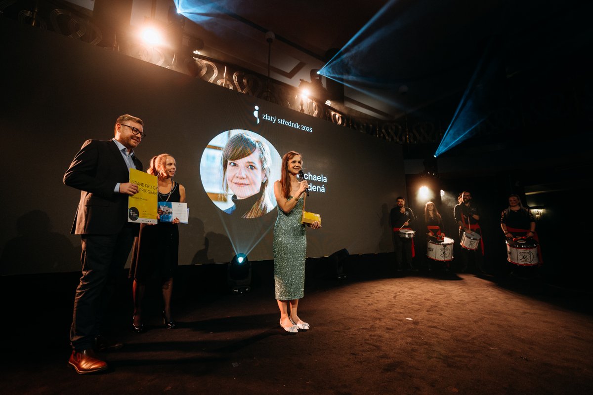 Je tady finále a s ním i vyhlášení ceny Osobnost PR. Tu letos přebírá 🥇Michaela Studená, zakladatelka iniciativy <a href="/PodSvicnem/">Pod Svícnem</a> . Jejich aktivní komunikace a osvěta vedla už k několika legislativním změnám na ochranu obětí - zneužívaných dětí. Velké díky za to, co děláte!