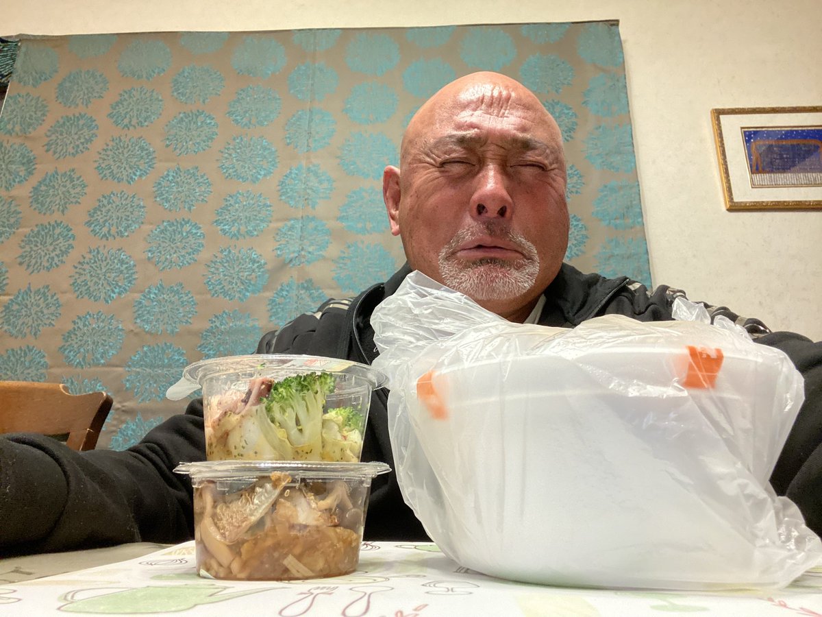 rikichannel1203's tweet photo. 明日は、またお前と仕事なの、、、

とにかく泣くのは
やめてくれ、、、🤣 https://t.co/WDBH4Tqb3N