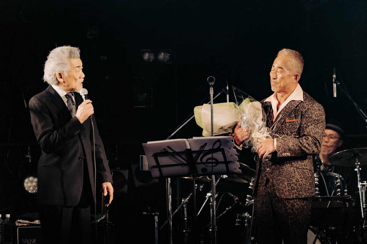 宇崎竜童さんにサプライズ登場いただきました👏👏👏

最高のステージになりました(号泣)

写真：<a href="/drphoto_t/">長島ミスター忠</a> 

#漢気ライブ
#宇崎竜童
#大森隆志