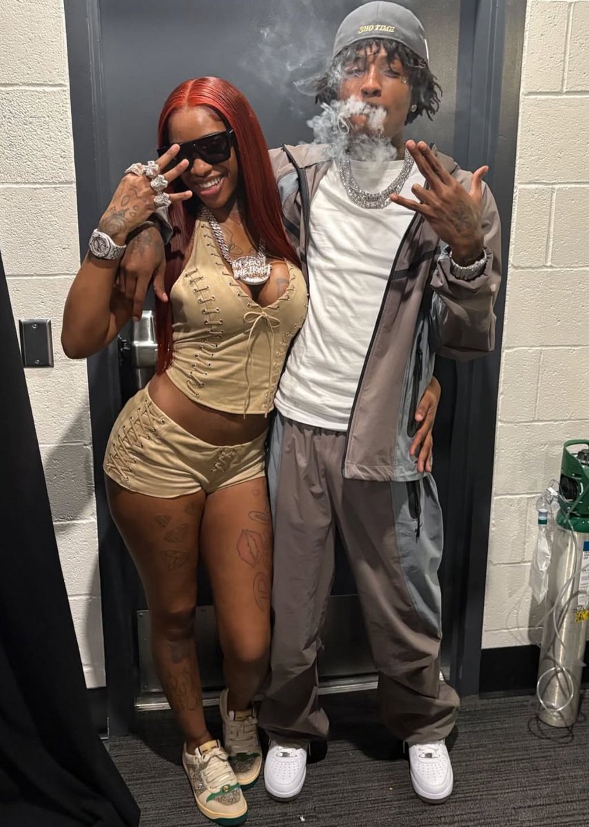 SexyyRed314_'s tweet image. Get me pregnant... who tf just said dat??