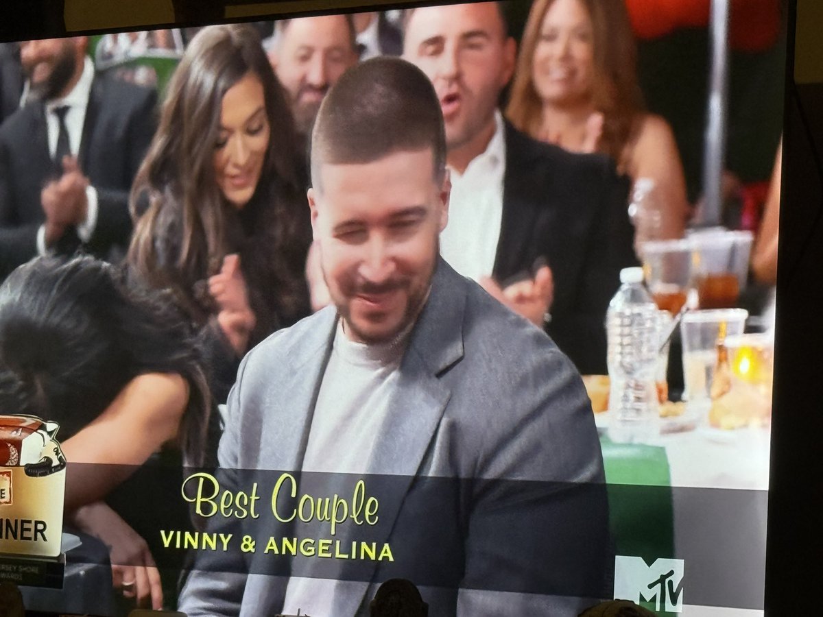 Haha!! <a href="/angelinamtvjs/">Angelina Marie</a> <a href="/VINNYGUADAGNINO/">Vinny Guadagnino</a> #JSFamilyVacation