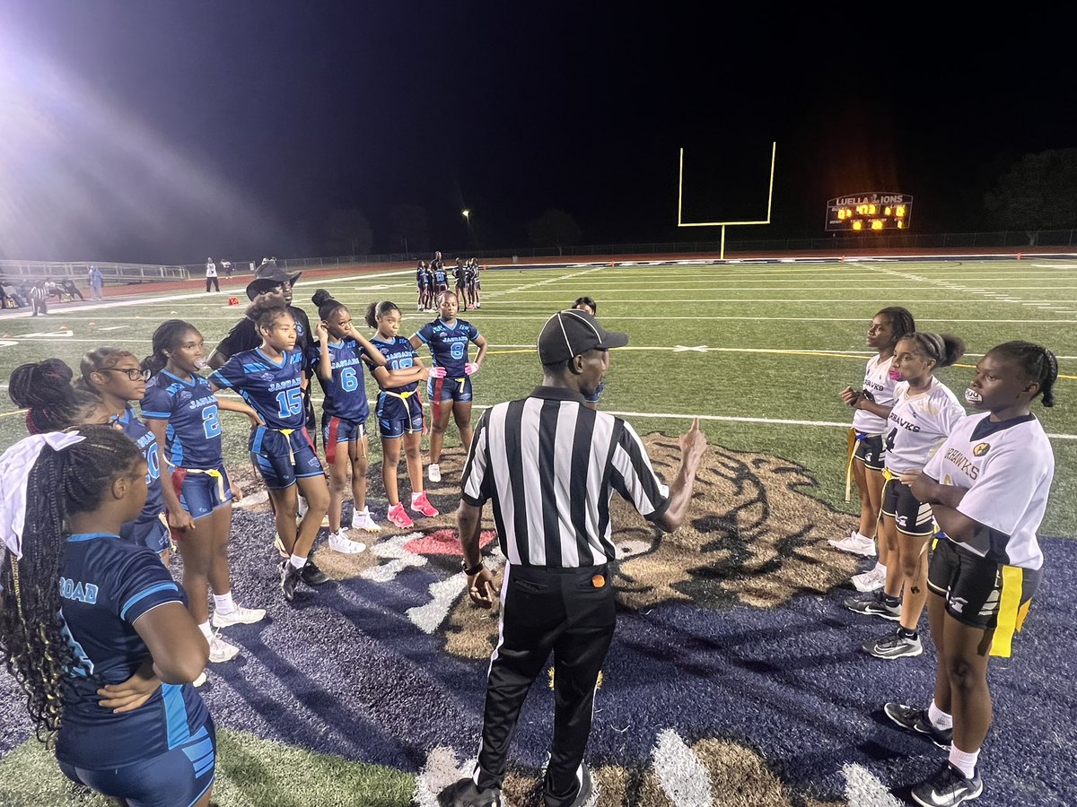AthleticsHenry's tweet photo. @AustinRoad_100 and McDonough MS are facing off in the middle school flag football championship game!! https://t.co/JLP48o97xE