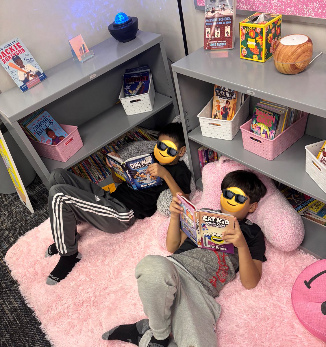 RicheyInPink's tweet image. We’re staying booked and busy! Once students finish reading a book, they are able to rate it for others to see if they should read it too. 📚📖⭐️Making reading fun!!! @TippsElementary @CyFairISD #Reading #ClassroomLibrary #4thGrade