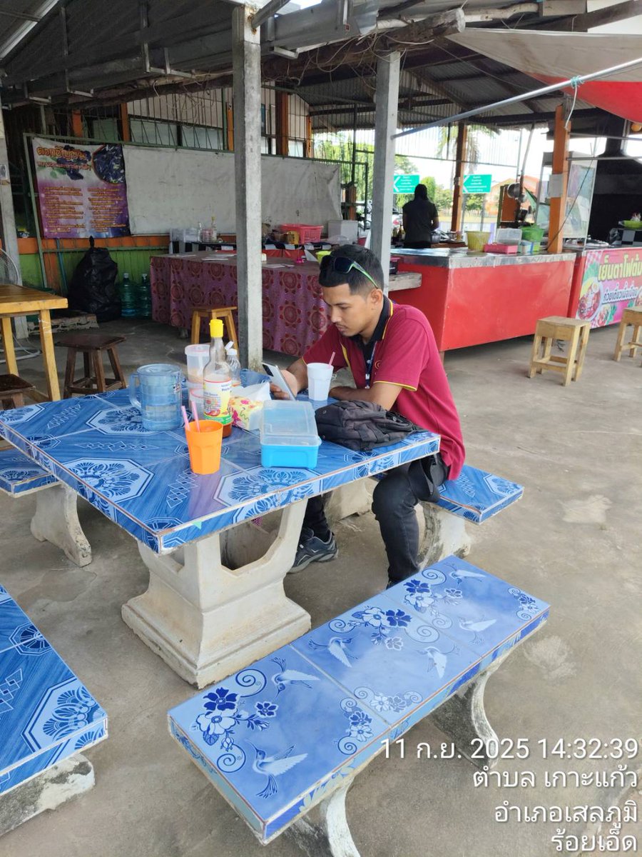 ชายกลาง tweet media