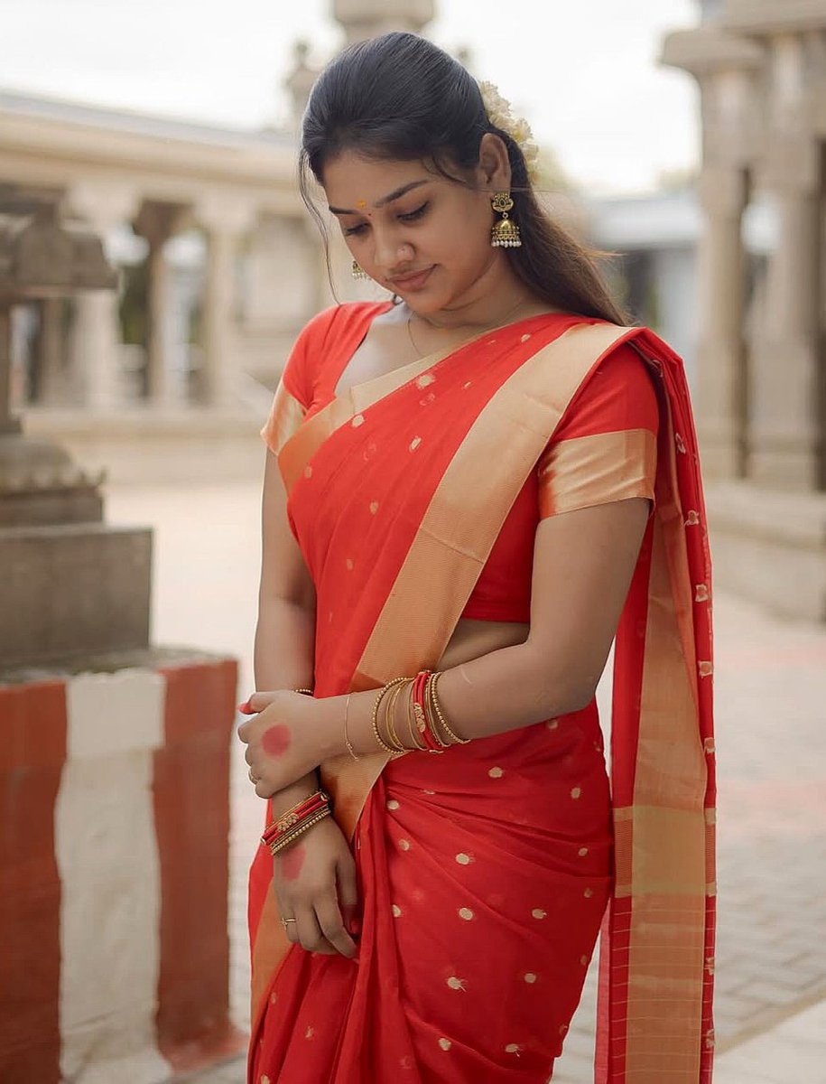 உலகின் ஆகச் சிறந்த 
வலி யாதெனில்..
நம்மோடு ஒத்துப் போகாத 
ஒருவரை பைத்தியமாக 
காதலிப்பது..! 🩷💔