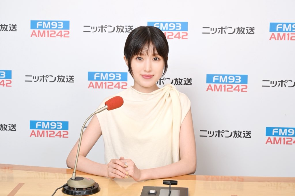 ／
📻お知らせ！
＼

この度、10月から福本莉子のレギュラーラジオ番組が始まります❗️

ニッポン放送『CORONA presents 福本莉子 まったり幕間らじお』
毎週金曜日21時30分〜21時50分放送

初回は10月3日（金）スタートです🎧

riko@1242.com 宛に皆さんのメッセージお待ちしてます📩
お楽しみに🌈