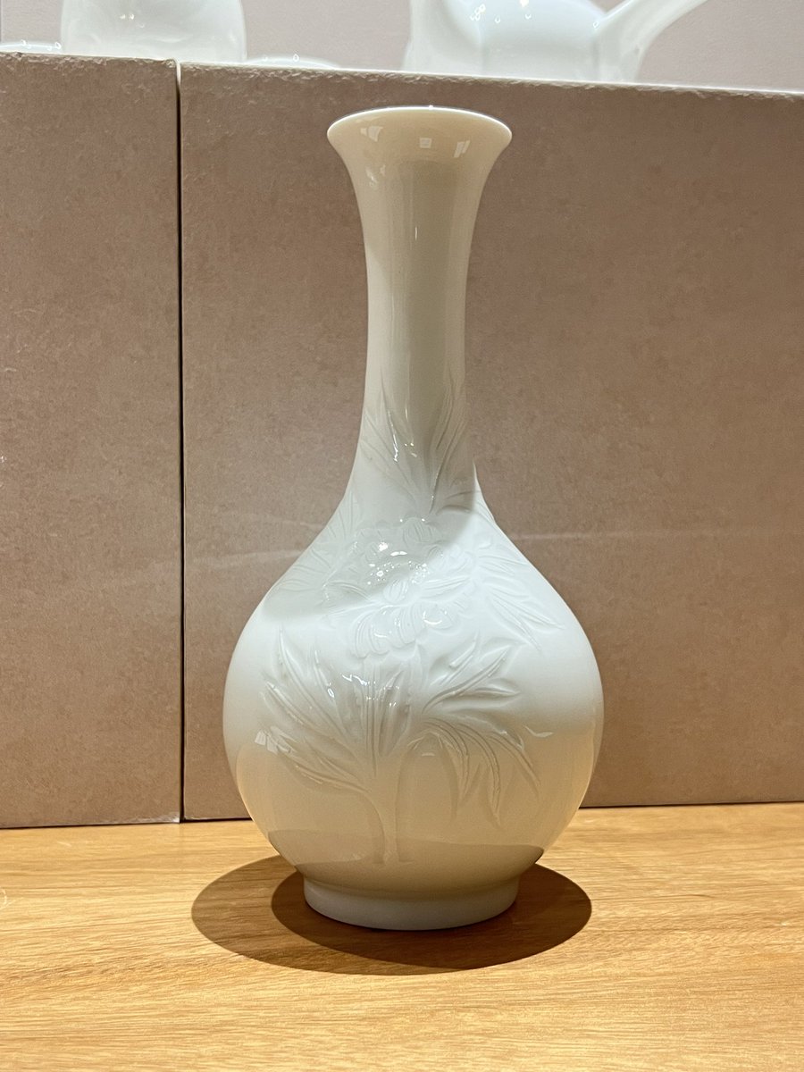 処分　二代目　奥川忠右衛門作の白磁花瓶 総桐箪笥、お着物、茶道具、二代奥川忠右衛門の白磁花瓶をお売り