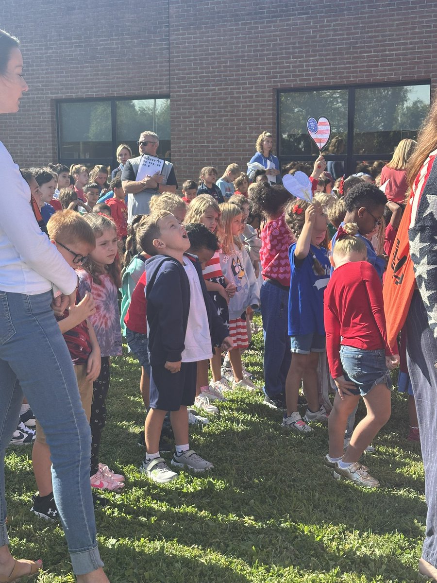 MsAmodeoAP's tweet image. So blessed @ MES 🧡🖤🤍Thank you to all who have served and are serving to protect us. @GoMESDukes  #GODUKES