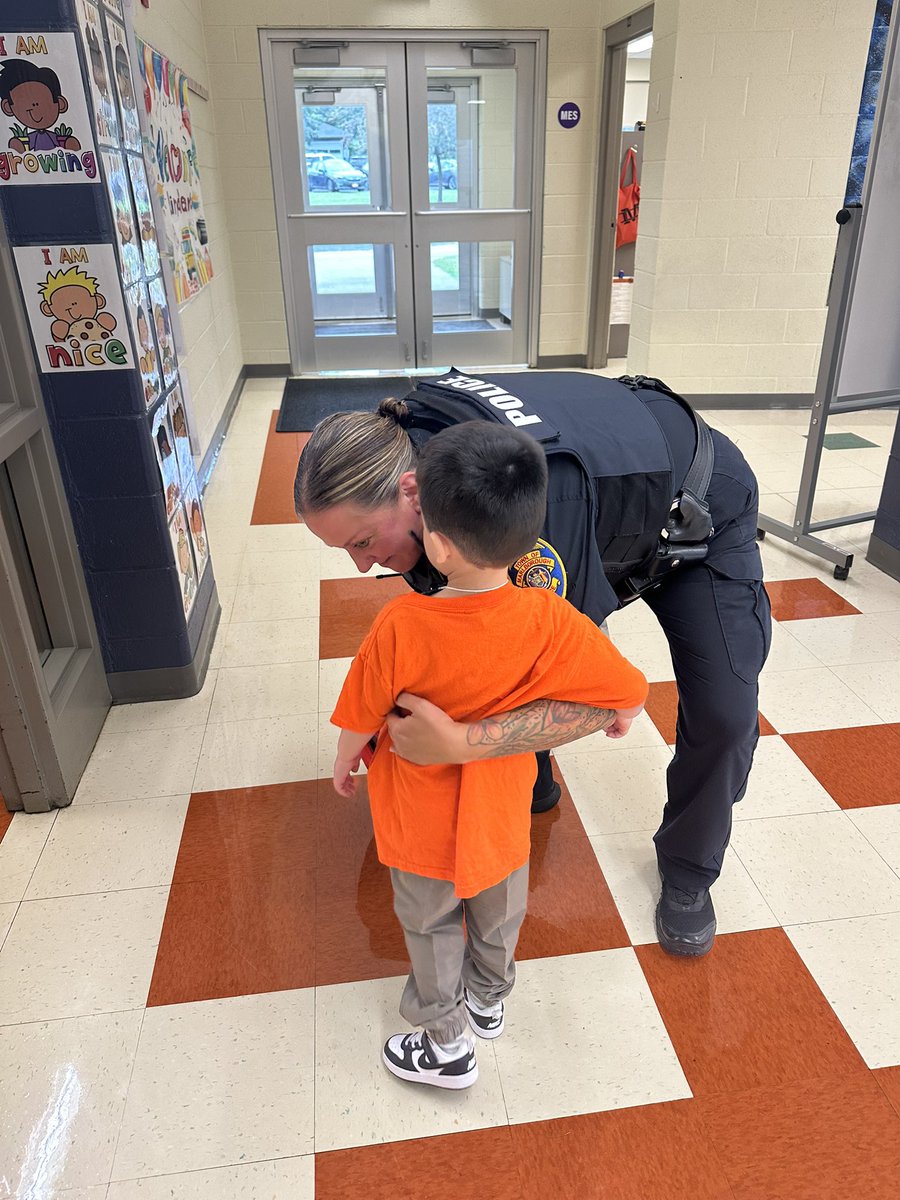 MsAmodeoAP's tweet image. So blessed @ MES 🧡🖤🤍Thank you to all who have served and are serving to protect us. @GoMESDukes  #GODUKES