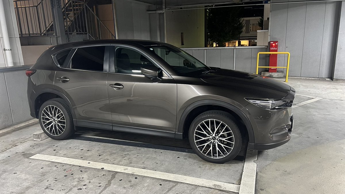 数日前のチタフラ氏
タイヤとフェンダーの間？が空きすぎてて気になりますわね