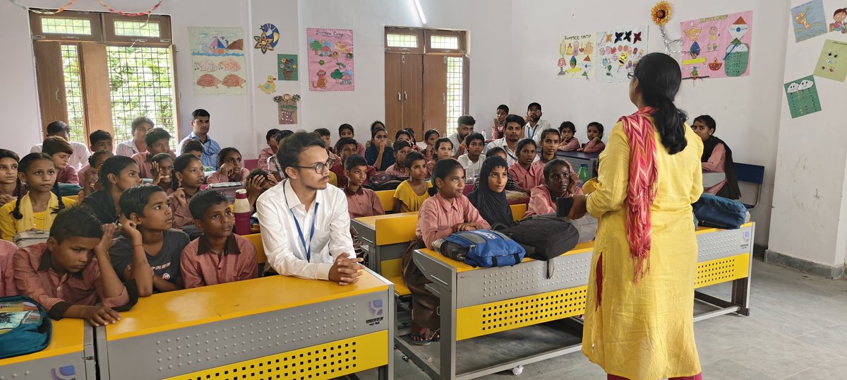 SatrangiSalamSS's tweet image. अखिल भारतीय सतरंगी सलाम संगठन निरंतर ऐसे प्रयास करता रहेगा ताकि शिक्षा हर बच्चे तक पहुँच सके। 🙏pp