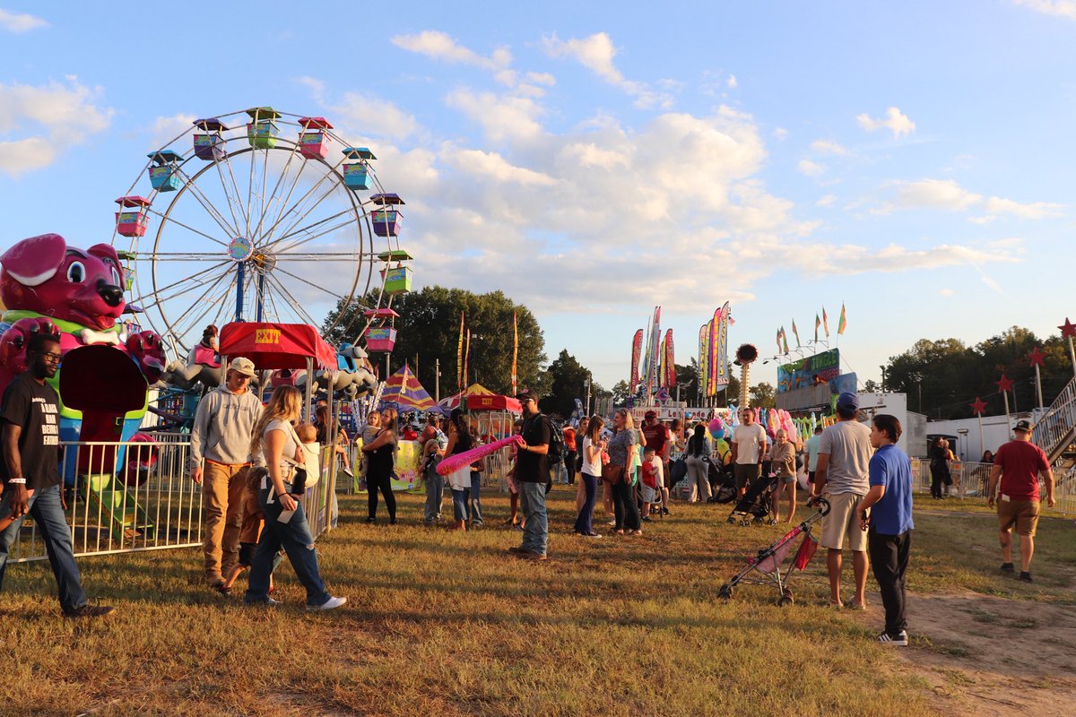 ilana_willi's tweet photo. The Charles County fair opened Thursday. Visitors can expect daily entertainment, agricultural exhibits and lots of food from Sept. 11-14. Coverage for @SoMdNews https://t.co/dXy1eAKe2U
