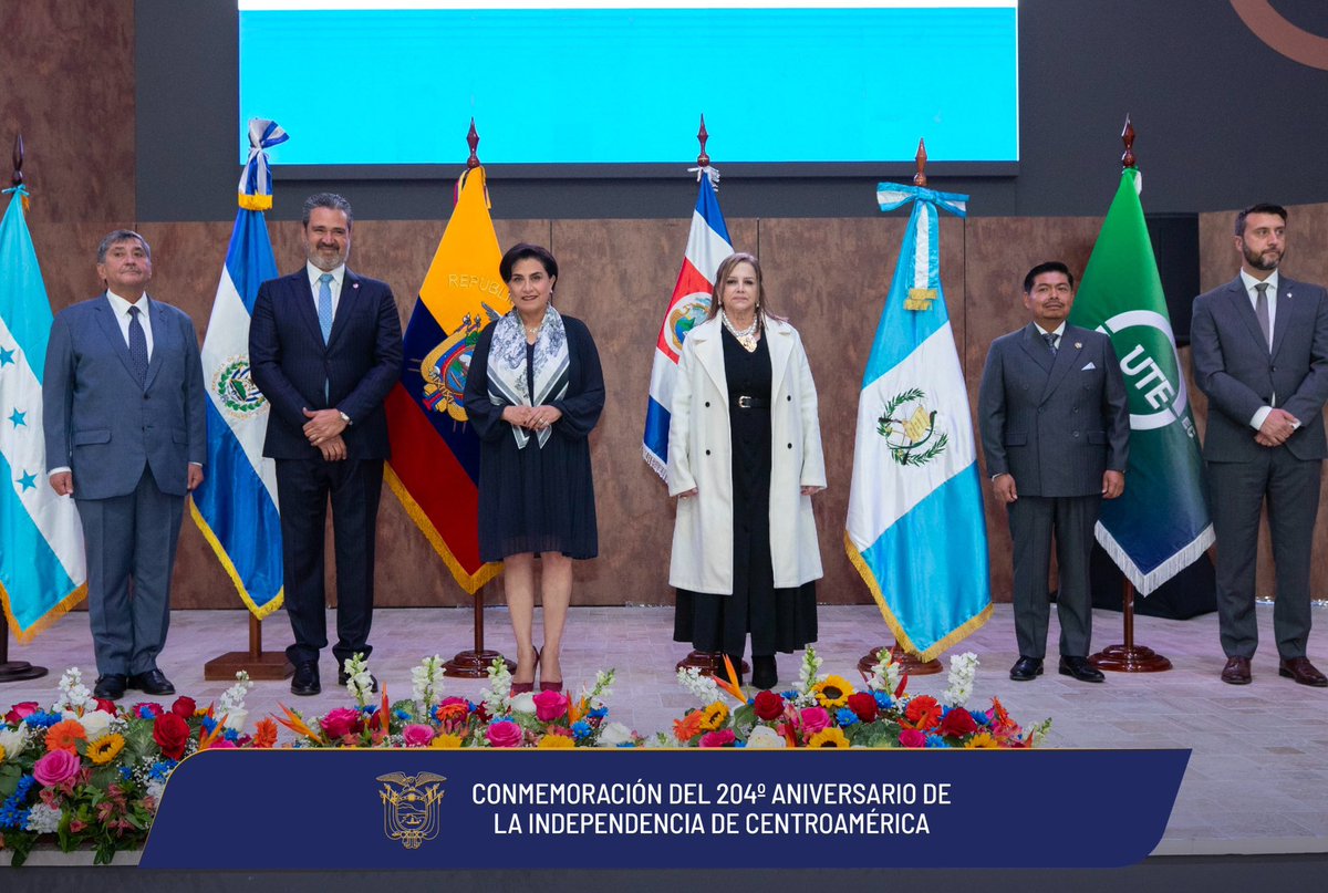 La canciller <a href="/gabisommerfeld/">Gabriela Sommerfeld</a> participó en la conmemoración del 204.º aniversario de la independencia de Centroamérica, organizada por las Embajadas de 🇭🇳 🇸🇻 🇨🇷 🇬🇹 en Quito, reafirmando la amistad y los lazos que nos unen.