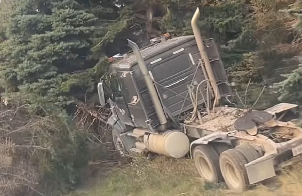 #REPORT: Truck Driver Cashes Into Trees On📍Hwy410 NB Off Ramp In Brampton,ON. Driver Was Administered Breathalyzer And Arrested On Scene For Impaired Driving.