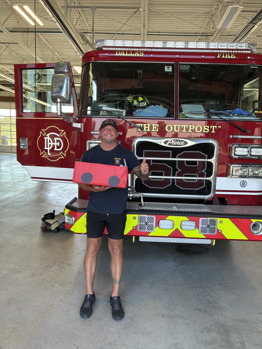 Lee Spurs took time this week to write heartfelt letters to our local firefighters.  ⁦<a href="/NetZeroLee/">Richard J. Lee Elementary</a>⁩ ⁦<a href="/DallasFireRes_q/">DALLAS FIRE-RESCUE</a>⁩ #PatriotDay #NeverForget