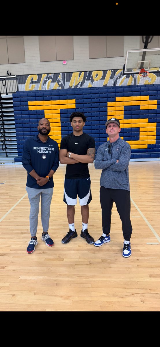Colben Landrew 4⭐️ phenom guard from Wheeler High School Mississippi native had UConn Head Coach Dan Hurley Assistant Coach Kimani Young and the rest of the staff in to see him today!!!! The Huskies are making a strong push as they’ve made his list of top schools with his