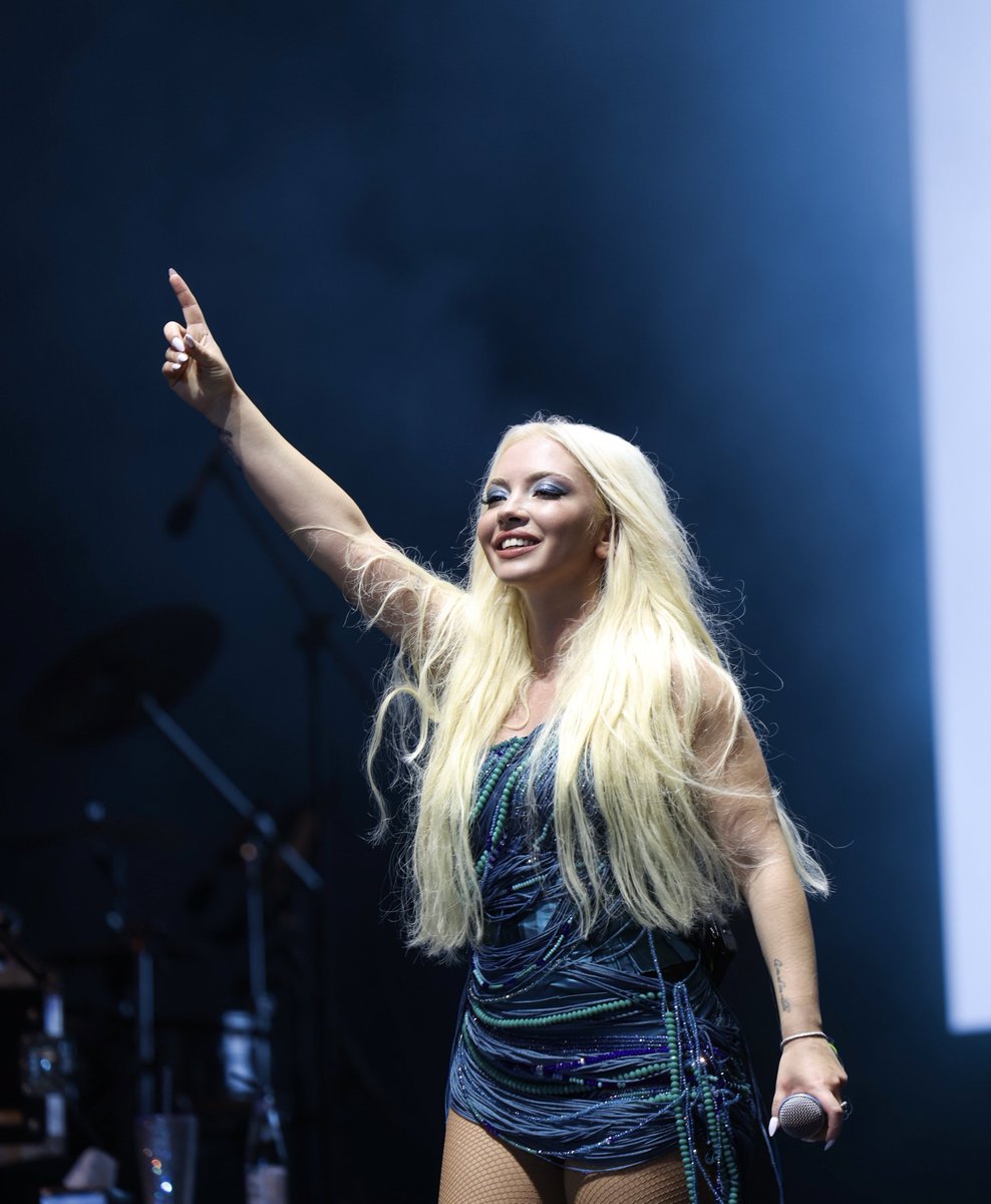 İyi ki doğdun canparemmmm 🫂🤍
Kalbini hafifleten, yüzünü güldüren, hayallerini büyüten; mutlu, huzurlu ve güvende hissettiren her şey yeni yaşında hep seninle olsun 🤍 Sen de hep sesine, gülüşüne erişebildiğimiz yerde ol 🙏🥹 
Seni çok ama çok ama çok seviyorum! 
<a href="/EceSeckinCom/">Ece Seçkin</a>