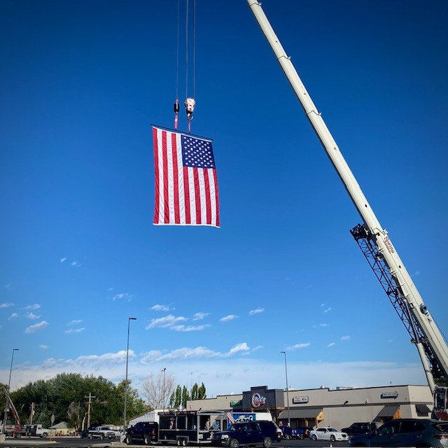 🇺🇸 Kudos to Swing Trucking in Worland for honoring our nation’s history. Their 18-foot American flag flying over Main Street stands as a powerful reminder of our freedom and the lives lost 24 years ago. ❤️💙🤍