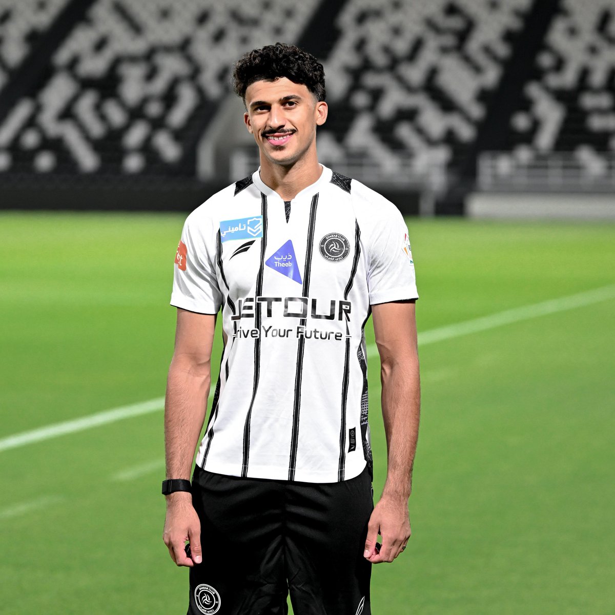 AlShababSaudiFC's tweet image. "عبدالعزيز العثمان" في #الشباب 🤍🖤

#يلا_شباب | #العثمان_شبابي