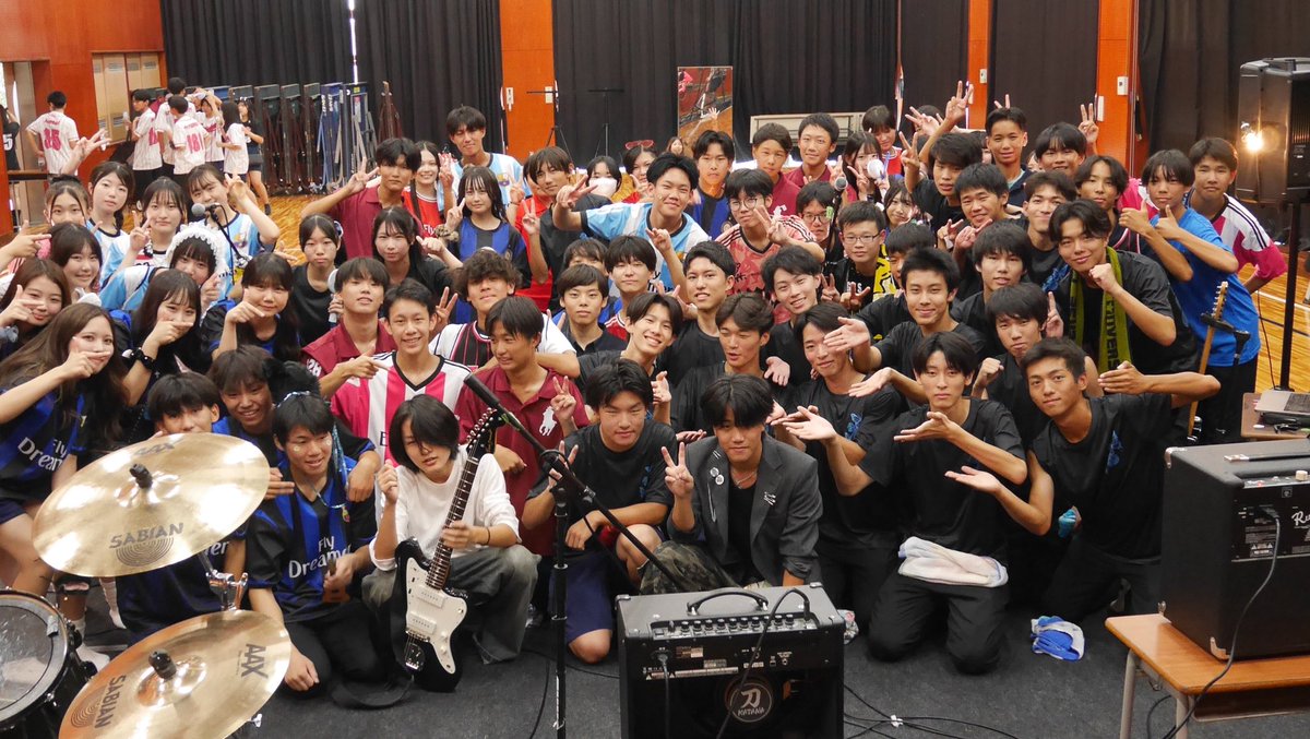 natsukaze_ssw's tweet photo. 文化祭バンドステージ

見に来てくれた友達はじめ生徒の皆さん、
PA担当頂きましたJINさん、文化祭運営委員の皆様、保護者の皆様
ありがとうございました！

フル版はYouTubeにもアップしております。
ぜひ見てね‼️

https://t.co/vBFeQIBQX2

#ten
#大垣商業
#文化祭
#バンドステージ https://t.co/sKeMt2tEtZ