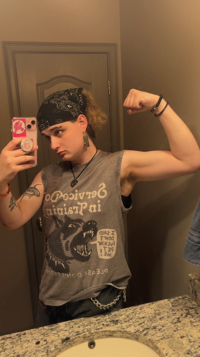 PLEASE DON’T PET ME 
(lie)