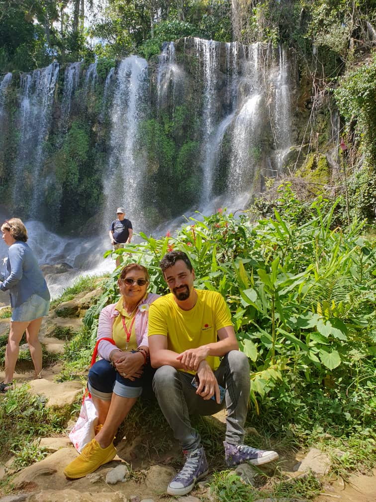 CubaturCuba's tweet photo. ¡La magia de Cuba nos espera! 🌴✨ Hoy vivimos una aventura inolvidable con la excursión Nicho-Trinidad con #CubaturVaradero. 
Desde las cascadas cristalinas hasta las coloridas calles de la ciudad museo, cada rincón nos robó el corazón. 💚 https://t.co/aFlONmfY7h