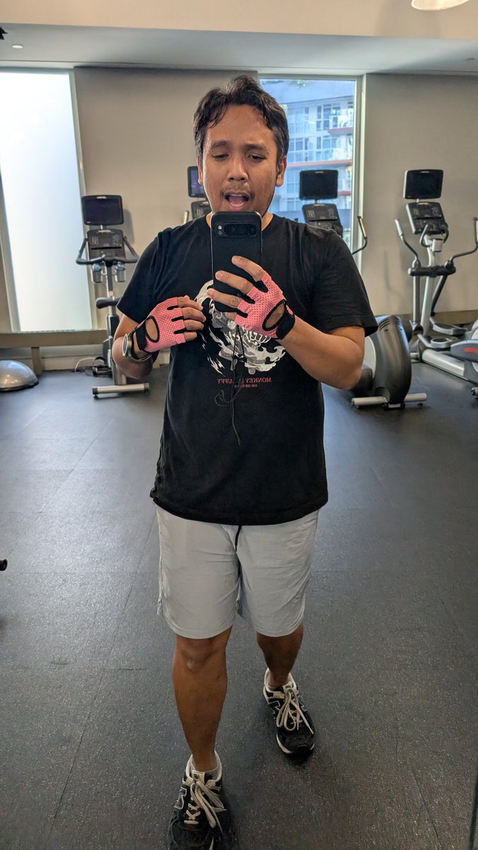 NeoRussell's tweet photo. 5lbs down. Gotta keep going.
Then Clair Obscur/Simon speedrun practice after.
#MaintenanceMode https://t.co/Z4VCdLGsXn