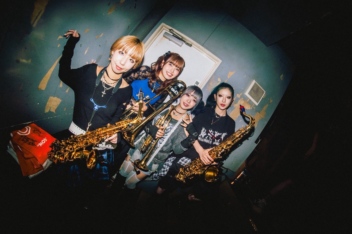 Hi_Koma_'s tweet image. CLOVER - MOS  lin.ee/YAmzbjC #LINEMUSIC #名曲から最新ヒットまで聴き放題
めっちゃええ曲です♡
ライブで生でも聴いて〜🎷🎺
#MOS_CLOVER 
#MOS
#CLOVER
@MOS__taylor 
@Lotta_MOS 
@AMI__MOS 
@Erna_MOS 
@Miyu__MOS