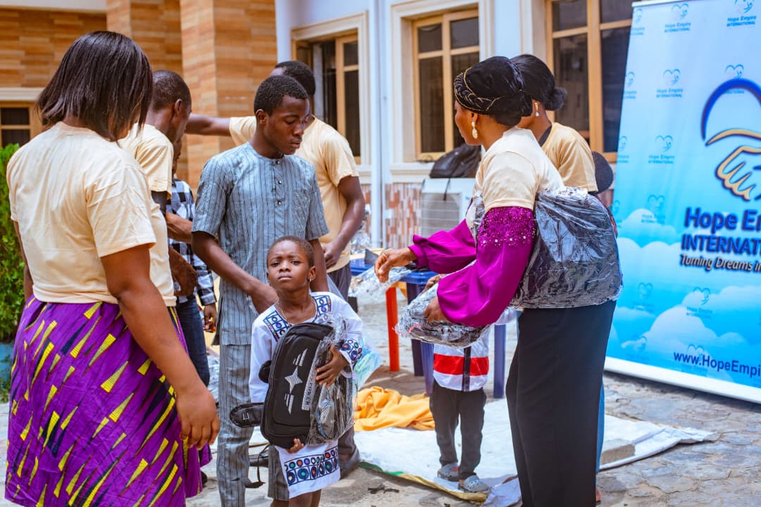 HopeEmpireInt's tweet photo. All smiles and contagious joy as students received free backpacks from Hope Empire Int'l. 😊❤️

IG @hopeempireint https://t.co/8tIFmzy7e3