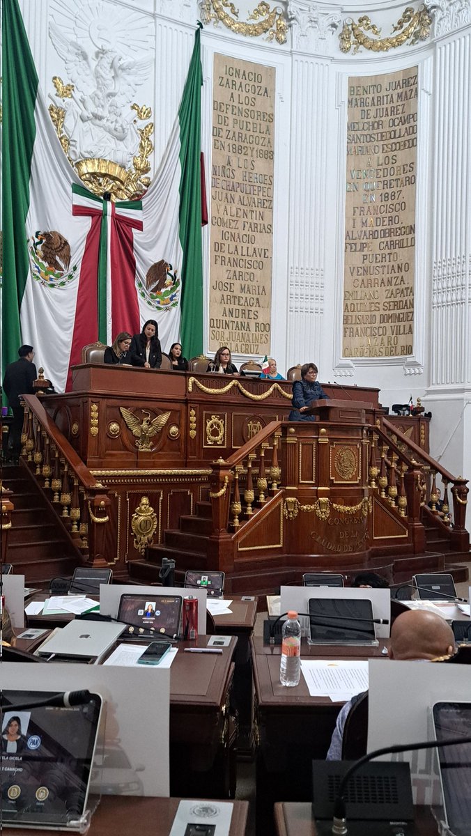 dufoo's tweet image. Y para todo esto...

¿El presidente del Congreso cuándo va a presidir el Congreso?

Señale una sola sesión en donde haya estado conduciendo completamente el Diputado presidente.