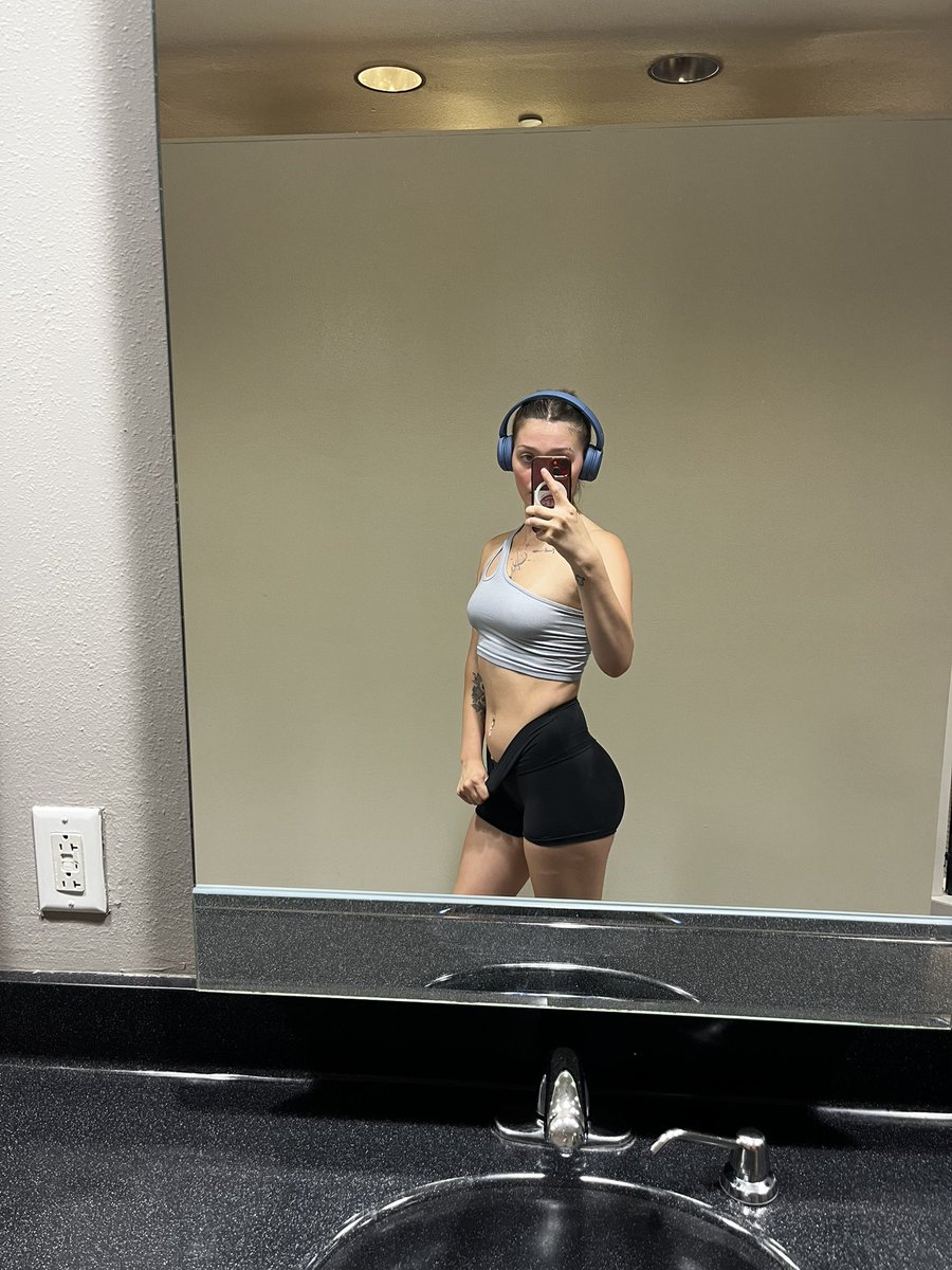 MSagenoir's tweet photo. I need some lunch who’s paying hehe  :) https://t.co/mmy4avT8N3