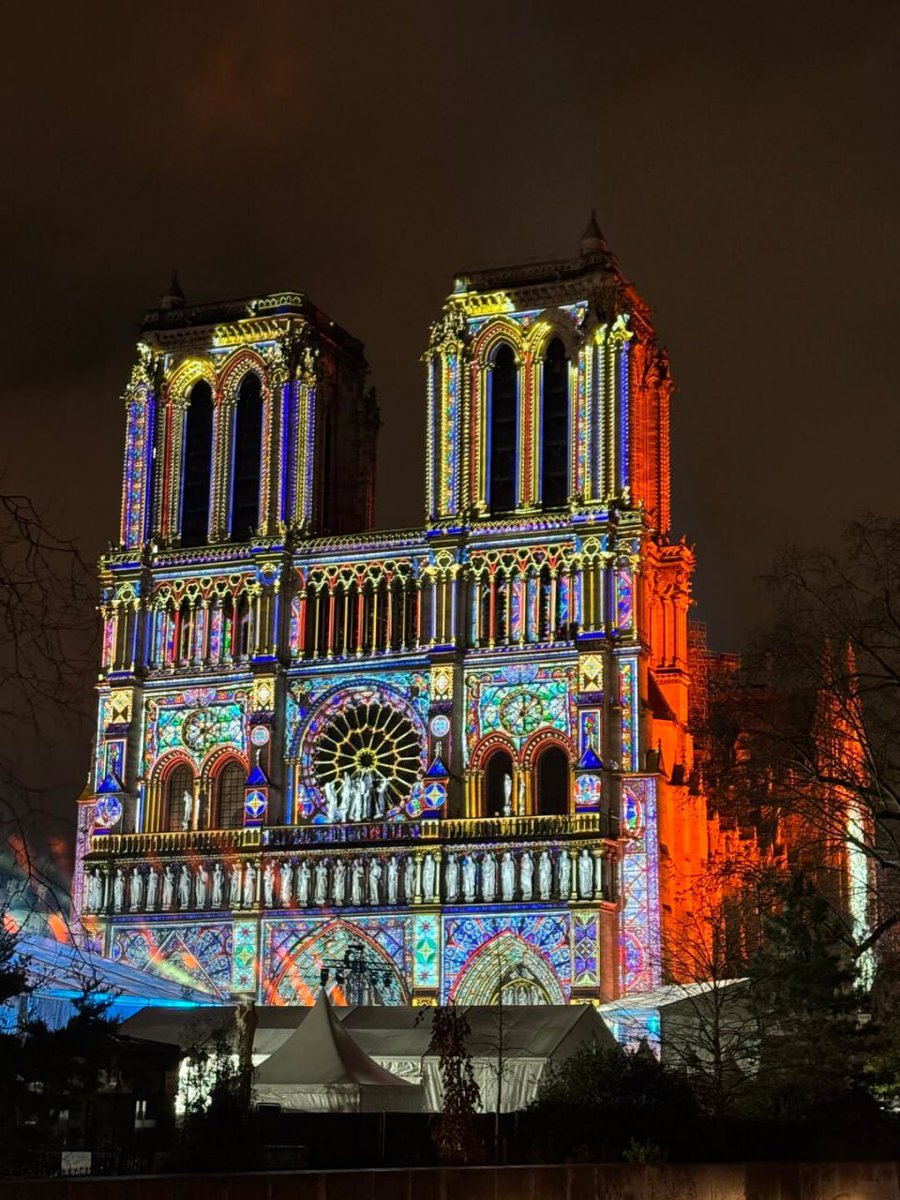 Notre Dame de Paris looks even more stunning at night
