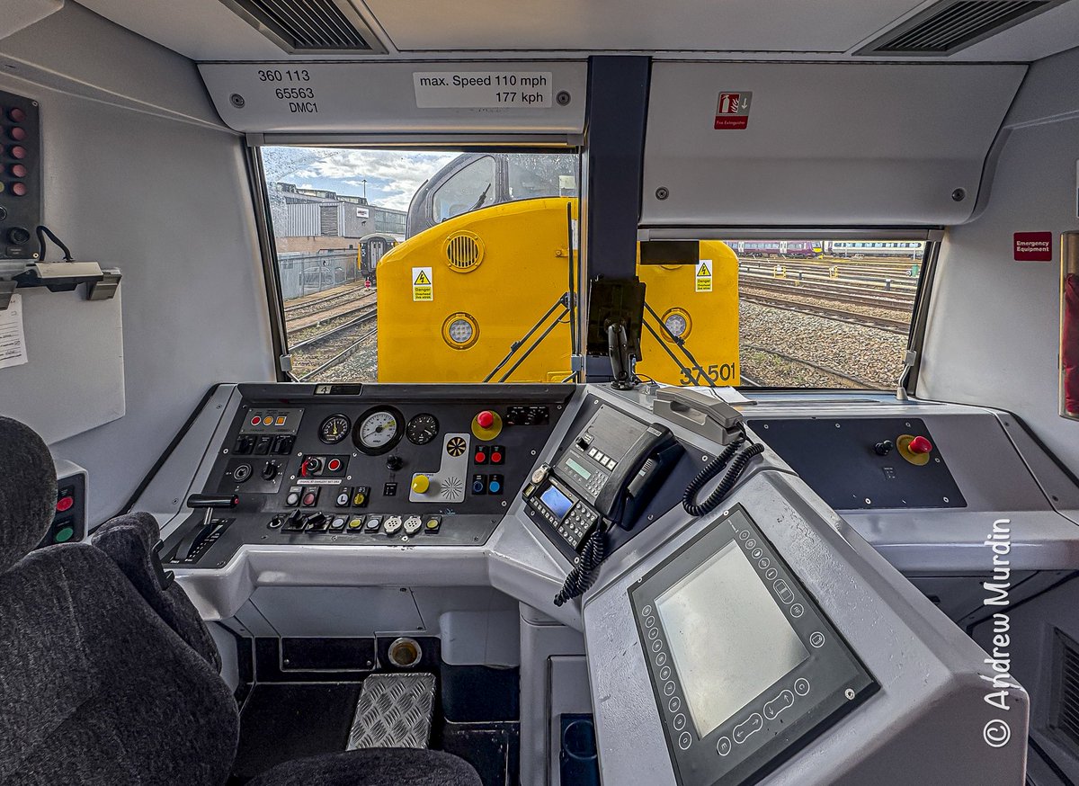 Unusual view from a 360 cab. Getting ready for the dash up the MML to take it back to Kettering. 37501 all hooked up.