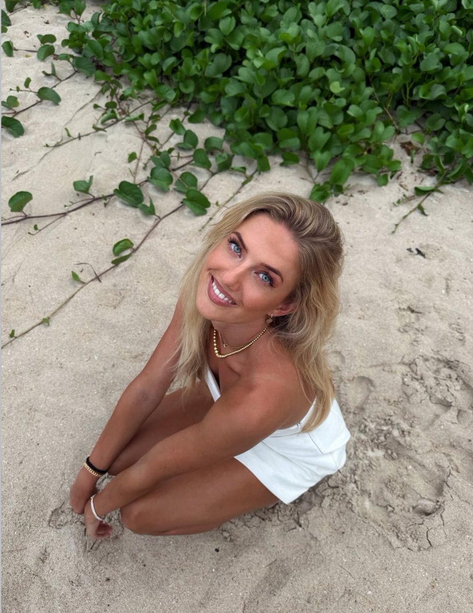 alica schmidt tweet media