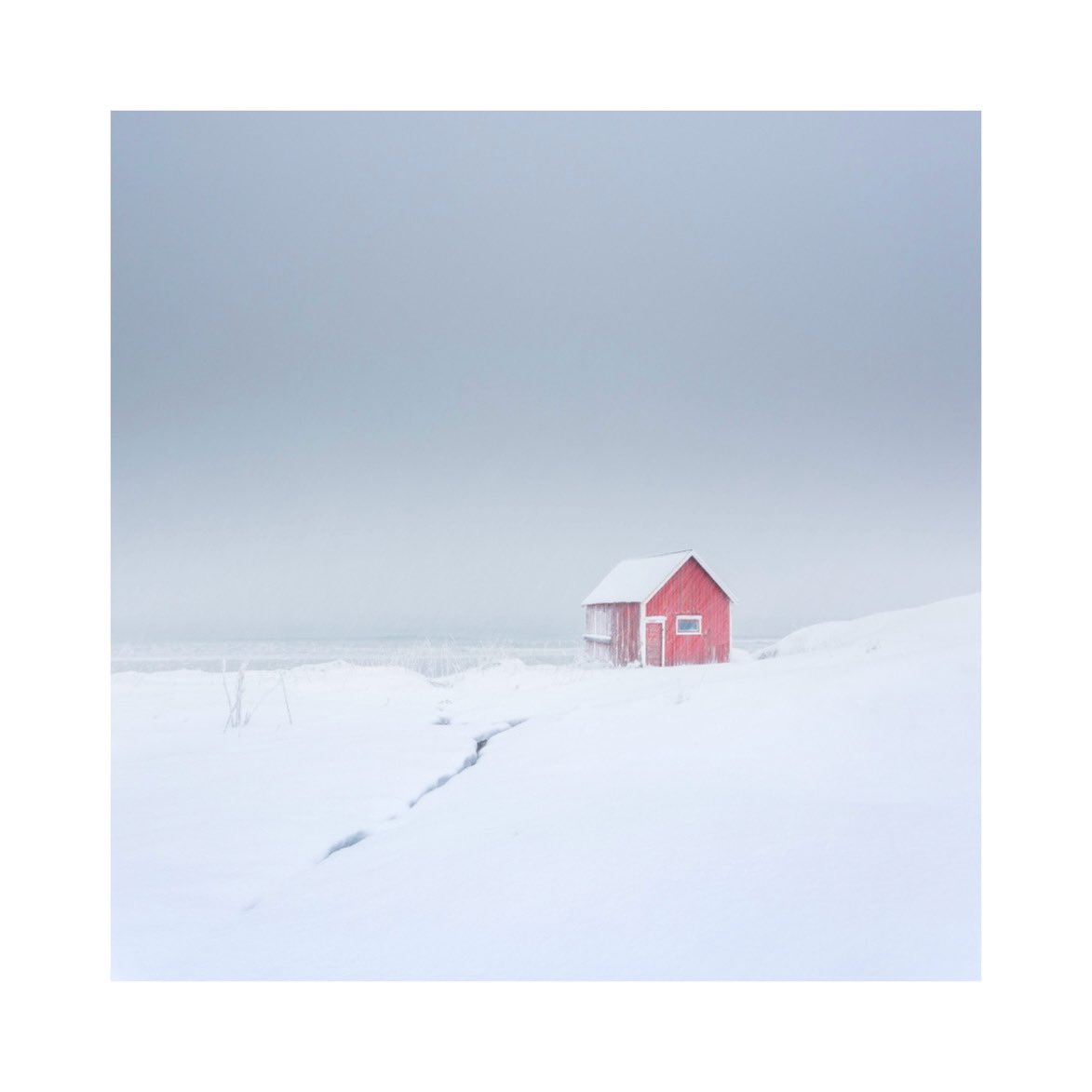 I am happy to announce that a number of my images received Honourable Mentions in the Minimailist Photography Awards 2025 (@minimalistphotographyawards on IG).

‘Cold Dreaming’ received an Honourable Mention in the Fine Art category.