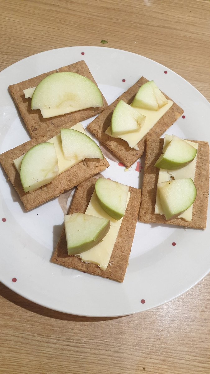 I'm not sure where this started to go so wrong but I now find myself BRIX testing apples!
Norfolk Beefing hitting 13.8 on the refractometer. Not sure on the science but paired with <a href="/wildfarmed/">Wildfarmed</a> <a href="/marksandspencer/">M&S</a> biscuits and <a href="/yeovalley/">Yeo Valley</a> cheese its the perfect supper