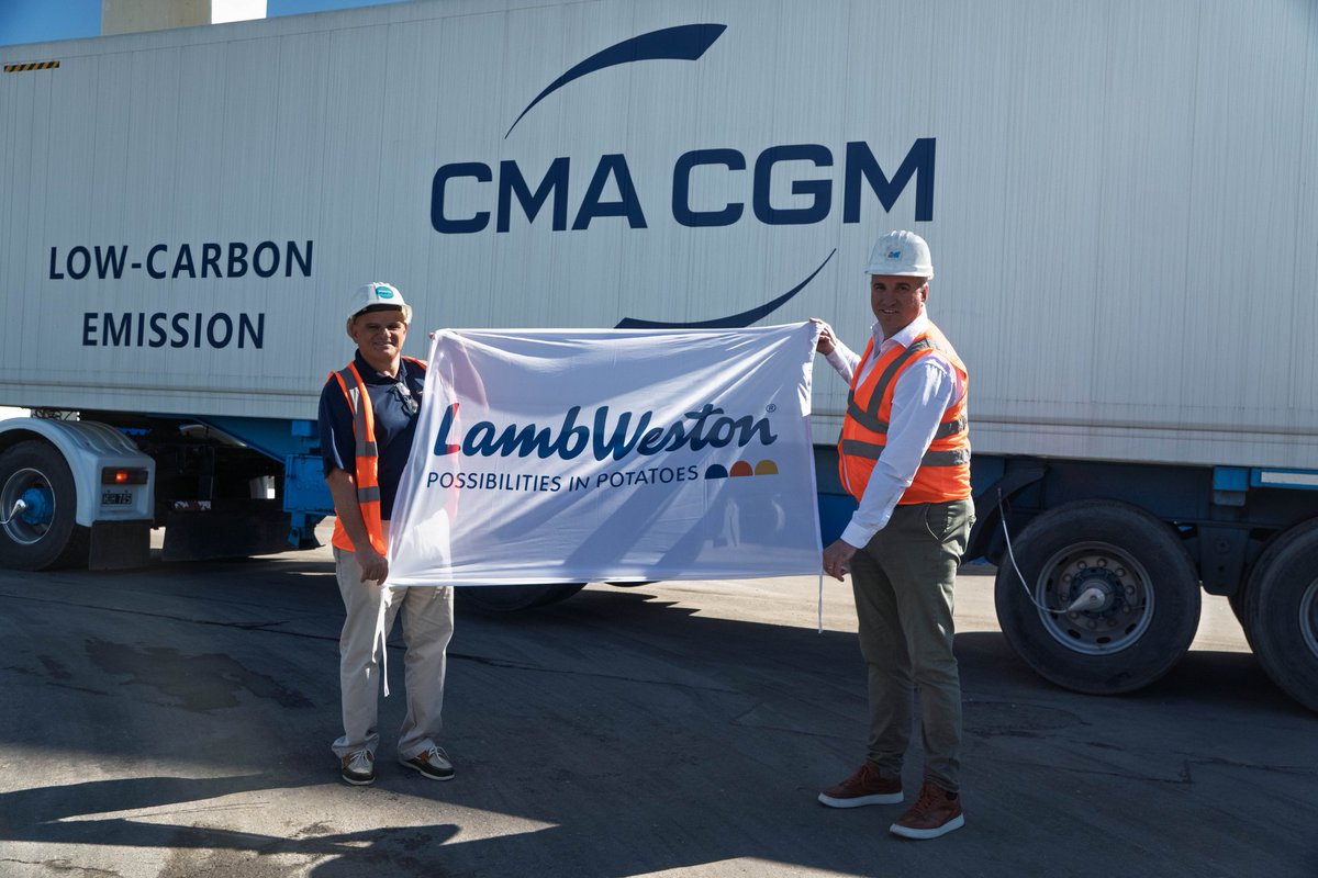 MarcosGutierrez's tweet photo. Hoy se llevó a cabo la primera operación de carga de la empresa #LambWeston, que saldrá desde el Puerto de #MarDelPlata con destino a Brasil.
Con la exportación de papa precongelada comienza un nuevo tiempo para el Puerto y sus diversos actores locales.
El compromiso del Gobierno Provincial, con la obra pública de la circunvalación, el acompañamiento crediticio del Banco Provincia para la obra de dragado y las tareas de mantenimiento, ordenamiento y recuperación vial del Consorcio Portuario, hacen posible que esta operación esté en marcha.
@Kicillofok
@CostaAugusto9
@JuanxLuceroOk