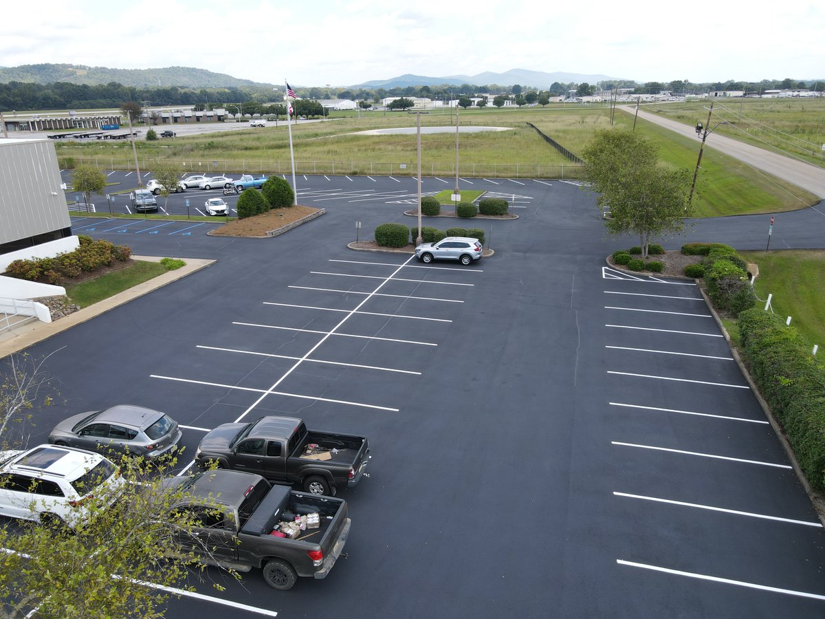 scoutpm_'s tweet photo. Oxford City Schools continues its commitment to workforce development in East Alabama with improvements at CREATE, its new facility for STEM and skills training. The parking lot has been resurfaced and striped in time to welcome even more students. #MadeSure https://t.co/RCrHStO4Rh