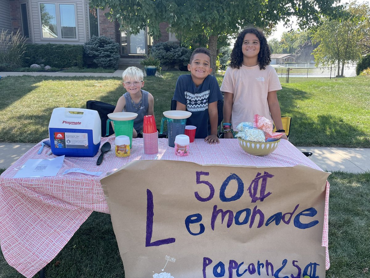 Just some young adorable entrepreneurs out here trying to earn some money for some Nerf guns! 🥰