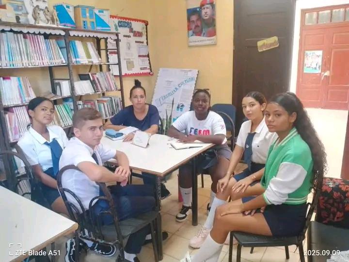 JosGuer36495320's tweet photo. El Secretariado Provincial de la #FEEMMayabeque estuvo de recorrido por diferentes municipios de la provincia en esta semana .
Temas medulares acerca de la organización fueron debatidos en #Güines, #SanNicolás, #MelenaDelSur y #SanJoséDeLasLajas.
#JuntosPorMayabeque https://t.co/3avCl3mxAi