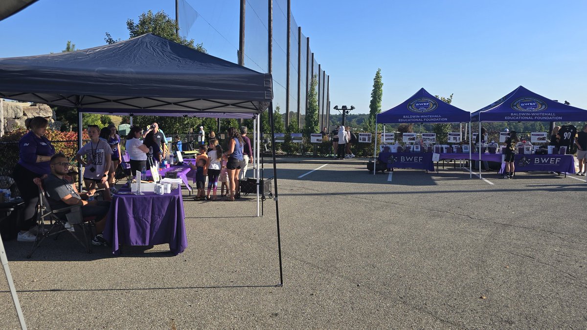 SeidlSTEAMspace's tweet image. Beautiful night for the @BWEF_Cares mini golf outing at Cool Springs! Stop by the Fab Lab to make a cool Scottie Keychain and a custom pencil case!