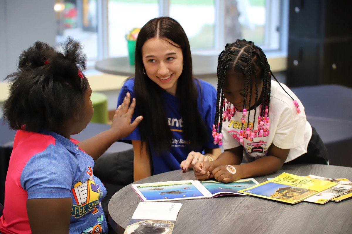 💙 Huge thanks to Gate City Bank for visiting our Southside Boys &amp; Girls Club! 📚 Your support boosts our members' confidence and love for reading. Schedule a tour or volunteer! 🙌 bgcmn.org/volunteer/?utm…