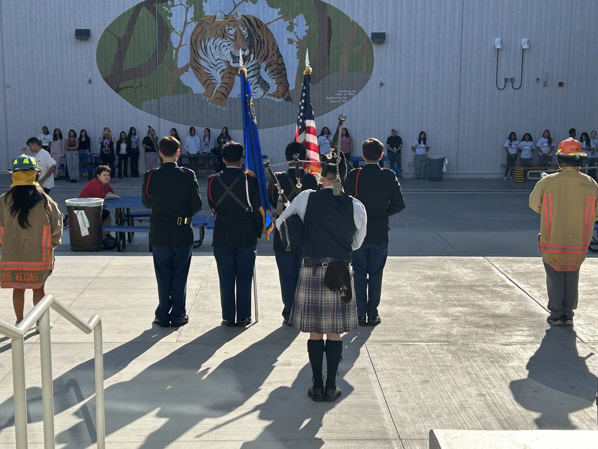 DrWisemanBHS's tweet photo. Amazing 9/11 tribute put on today by the students and staff at Bonanza High School! https://t.co/2gLucDsRt0