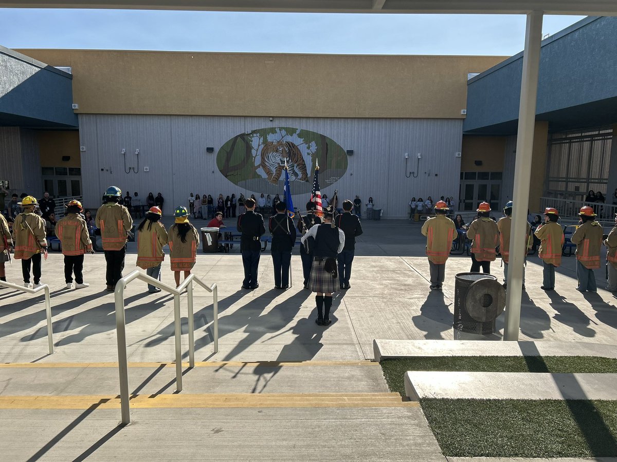 DrWisemanBHS's tweet photo. Amazing 9/11 tribute put on today by the students and staff at Bonanza High School! https://t.co/2gLucDsRt0