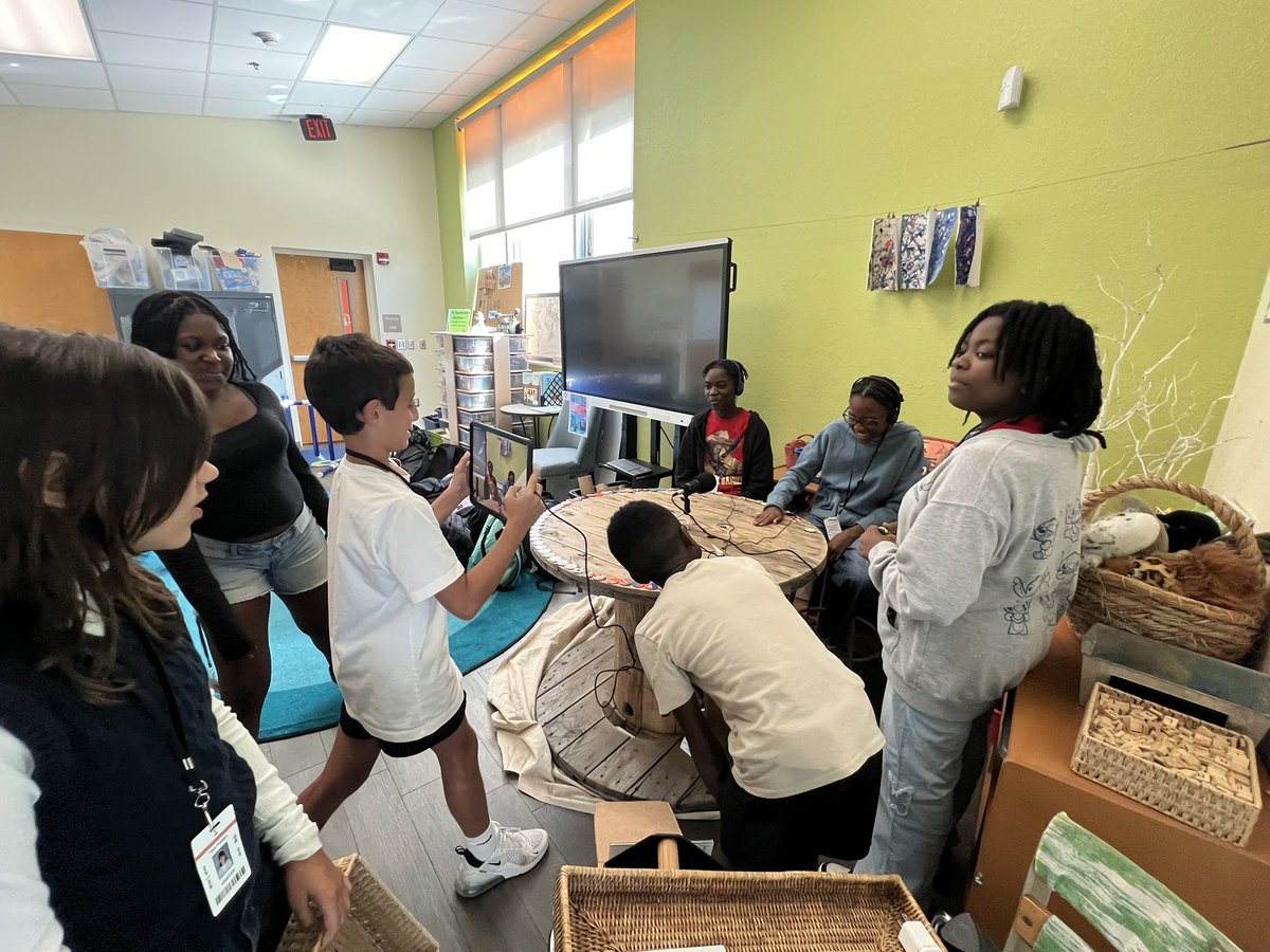 delatorretcs's tweet image. 1st time recording their #podcast. They set up equipment and site! Other Ss working on sound proofing, heritage table art, &amp;amp; class cookbook. Truly love the groans when it’s time to pack up! @Maono_Global is perfect for beginners. @Ausha_EN   - podcast site @pbcsd @PBCSTEM #PBL