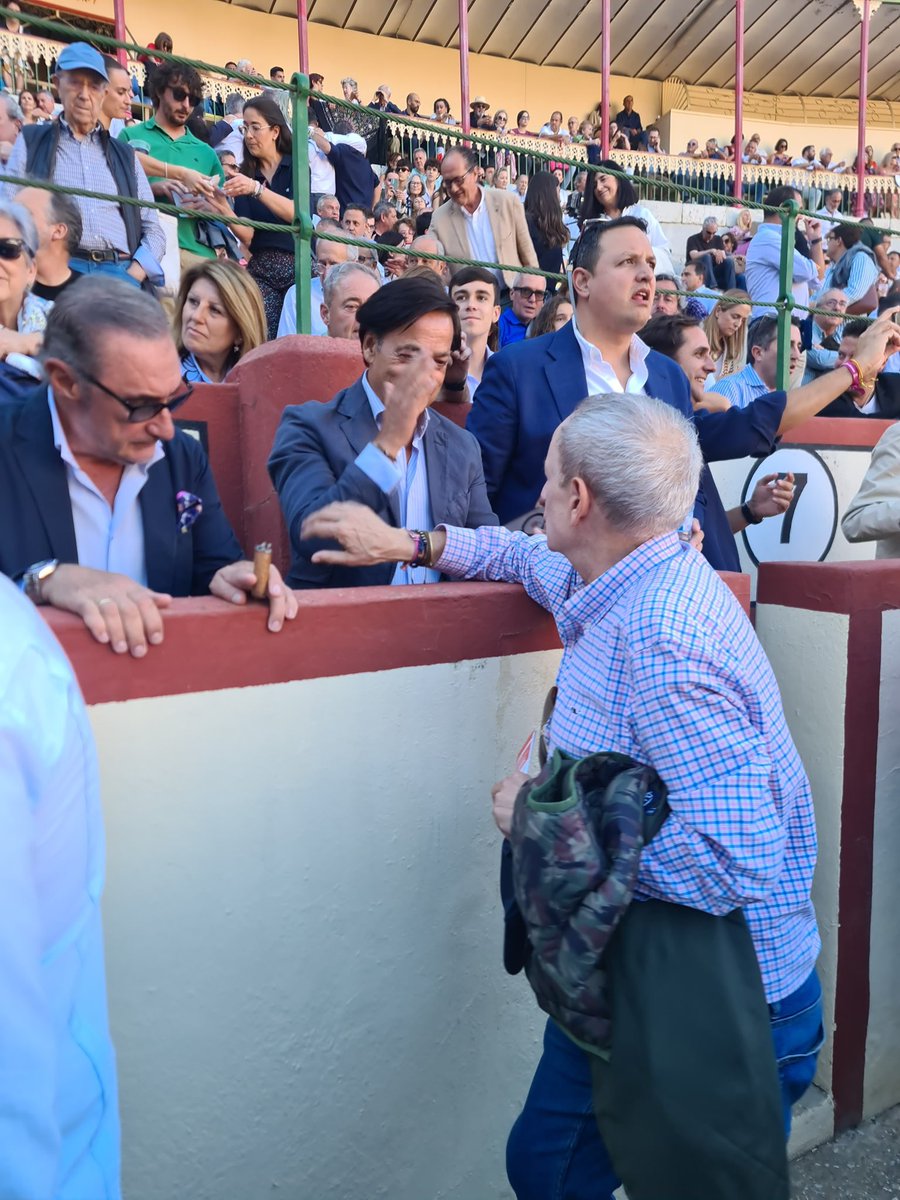 CarlosMartín Santoyo (@santoyo_carlos) on Twitter photo En Valladolid con queridos compañeros como juan García Tejedor <a href="/sixtonaranjo/">Sixto Naranjo</a> <a href="/CRuizVillasuso/">Carlos RuizVillasuso</a> y <a href="/HerreraenCOPE/">Herrera en COPE</a> Gracias a otro crack como Jose Salvador por sus fotos En Valladolid con queridos compañeros como juan García Tejedor <a href="/sixtonaranjo/">Sixto Naranjo</a> <a href="/CRuizVillasuso/">Carlos RuizVillasuso</a> y <a href="/HerreraenCOPE/">Herrera en COPE</a> Gracias a otro crack como Jose Salvador por sus fotos