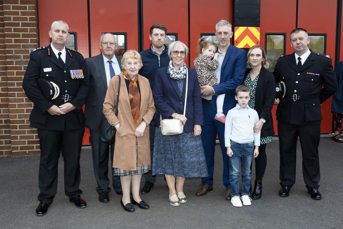 JimQuinnFBUEC's tweet photo. On Tuesday 9th September, we unveiled a Red Plaque and a Green Plaque, in memory and honour of FF Robin Neill who along with EMT Allister Barr, lost their lives in the line of duty at the same incident exactly 30 years ago in 1995 in Ballymoney.  
RIP Robin and Allister. https://t.co/t5YSVVxpk9