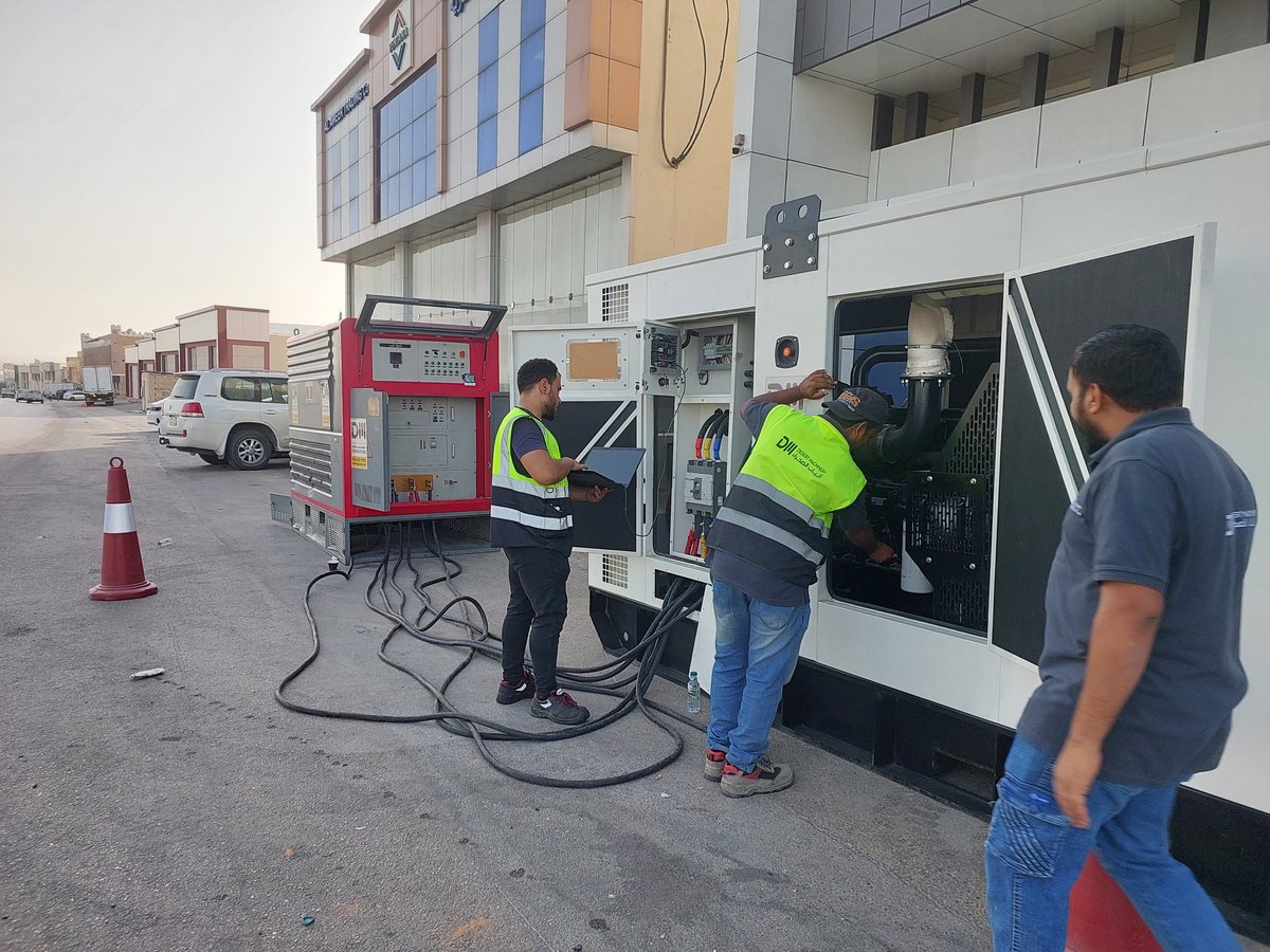 اليات الصحراء | Desert Machinery tweet media