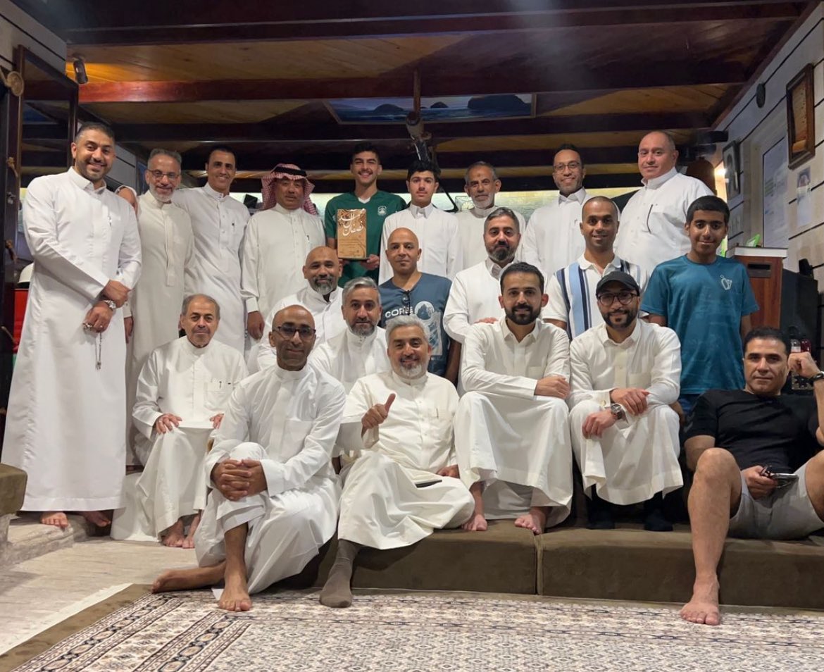 سعدنا اليوم في ديوانيتنا ( مجلس عادل قريش ) بتكريم بطلنا المنجز لاعب الأسكواش الشاب محمد النصفان البطل العالمي والذي شرف البلد بانجازاته المتتالية حتى اصبح من افضل اللاعبين الشباب في الأسكواش على مستوى العالم . فخورين فيك يامحمد 🙏