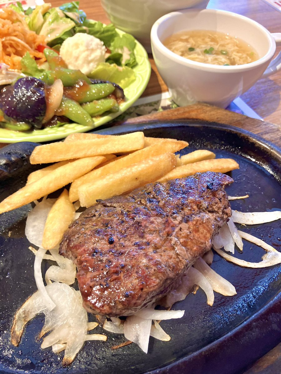 サラダバーの呼吸　いつもの型

メインが来る前に腹パン

#炭焼きやわらかランチステーキ #ブロンコビリー